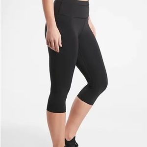 New Athleta Black Accelerate Crop Leggings Size Small